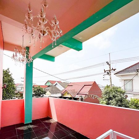 Reddoorz Near Sunrise Mall Mojokerto Exteriör bild