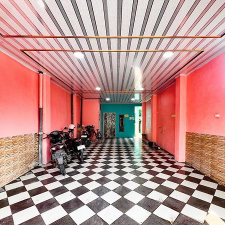 Reddoorz Near Sunrise Mall Mojokerto Exteriör bild