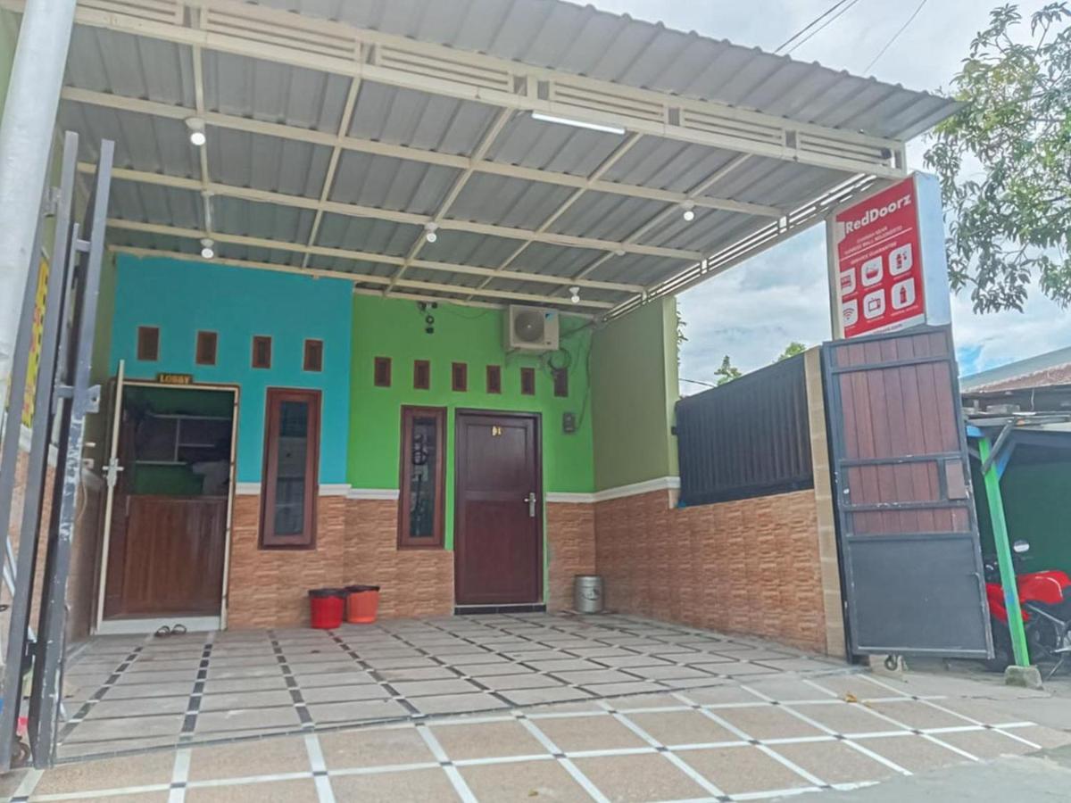 Reddoorz Near Sunrise Mall Mojokerto Exteriör bild