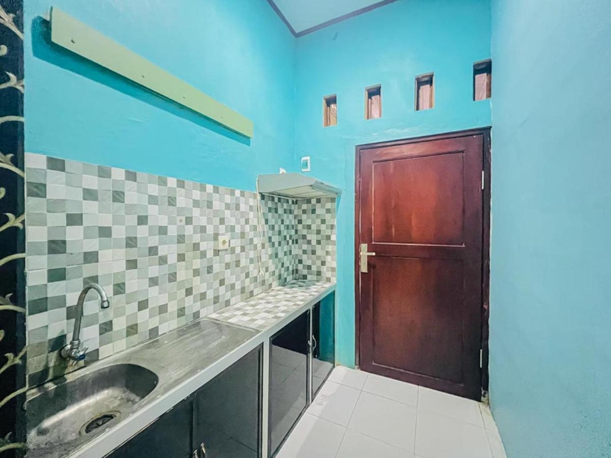 Reddoorz Near Sunrise Mall Mojokerto Exteriör bild