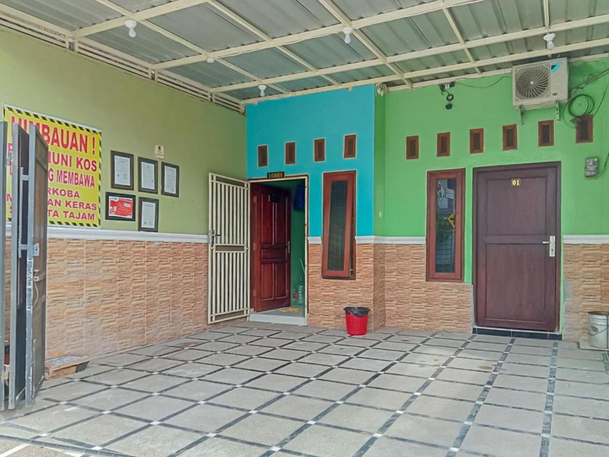 Reddoorz Near Sunrise Mall Mojokerto Exteriör bild