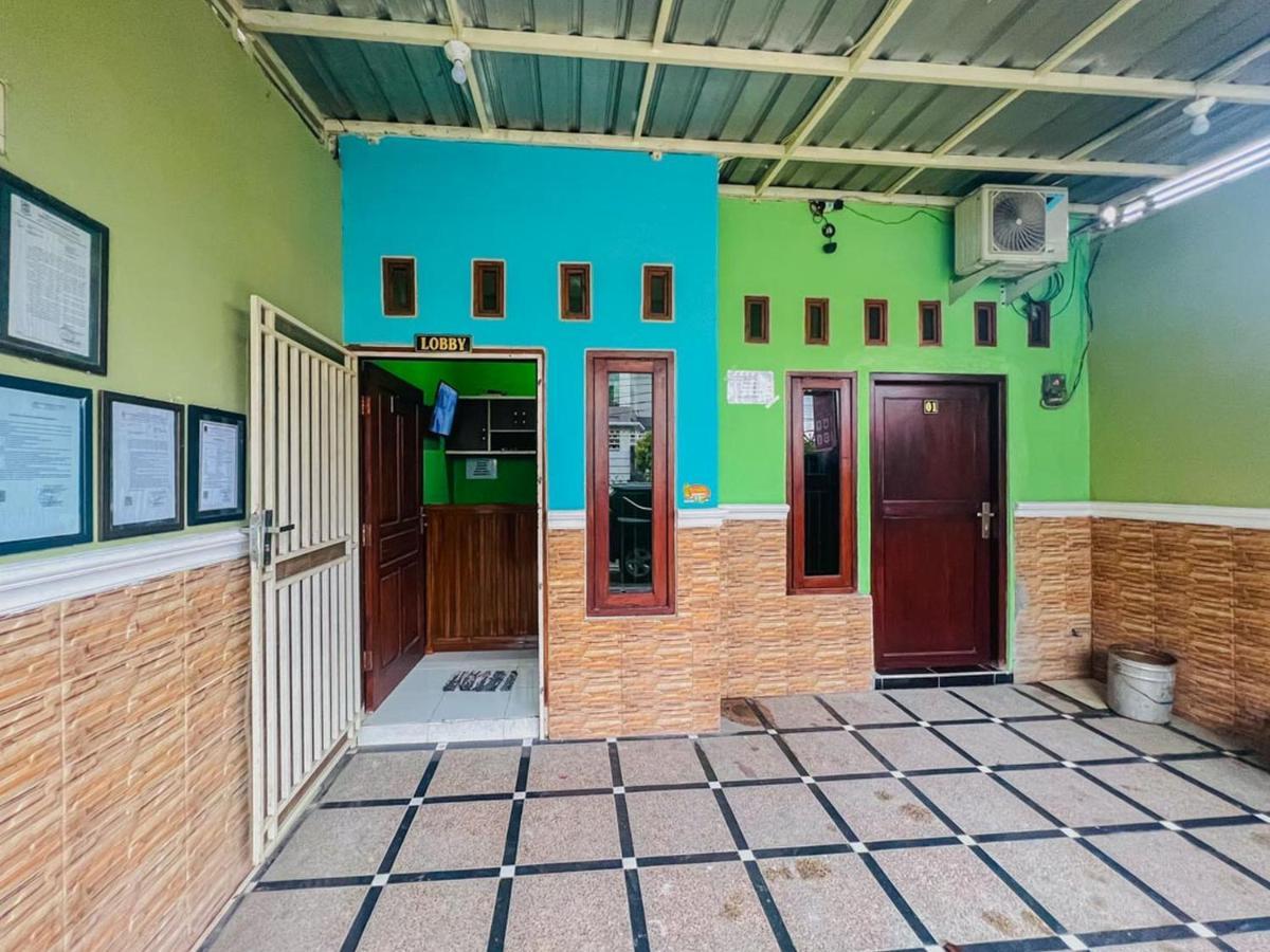 Reddoorz Near Sunrise Mall Mojokerto Exteriör bild