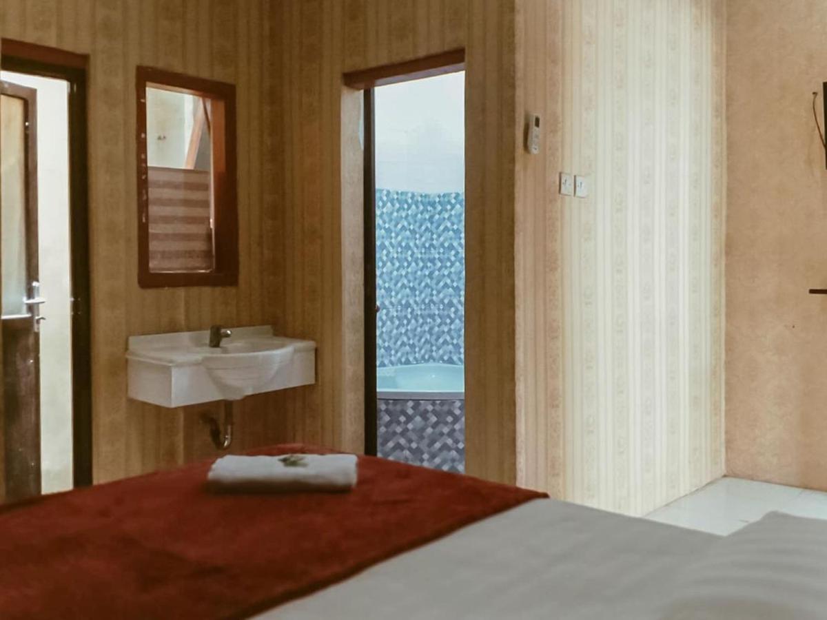 Reddoorz Near Sunrise Mall Mojokerto Exteriör bild