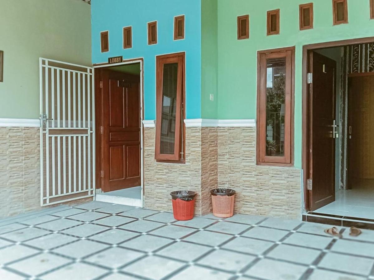 Reddoorz Near Sunrise Mall Mojokerto Exteriör bild