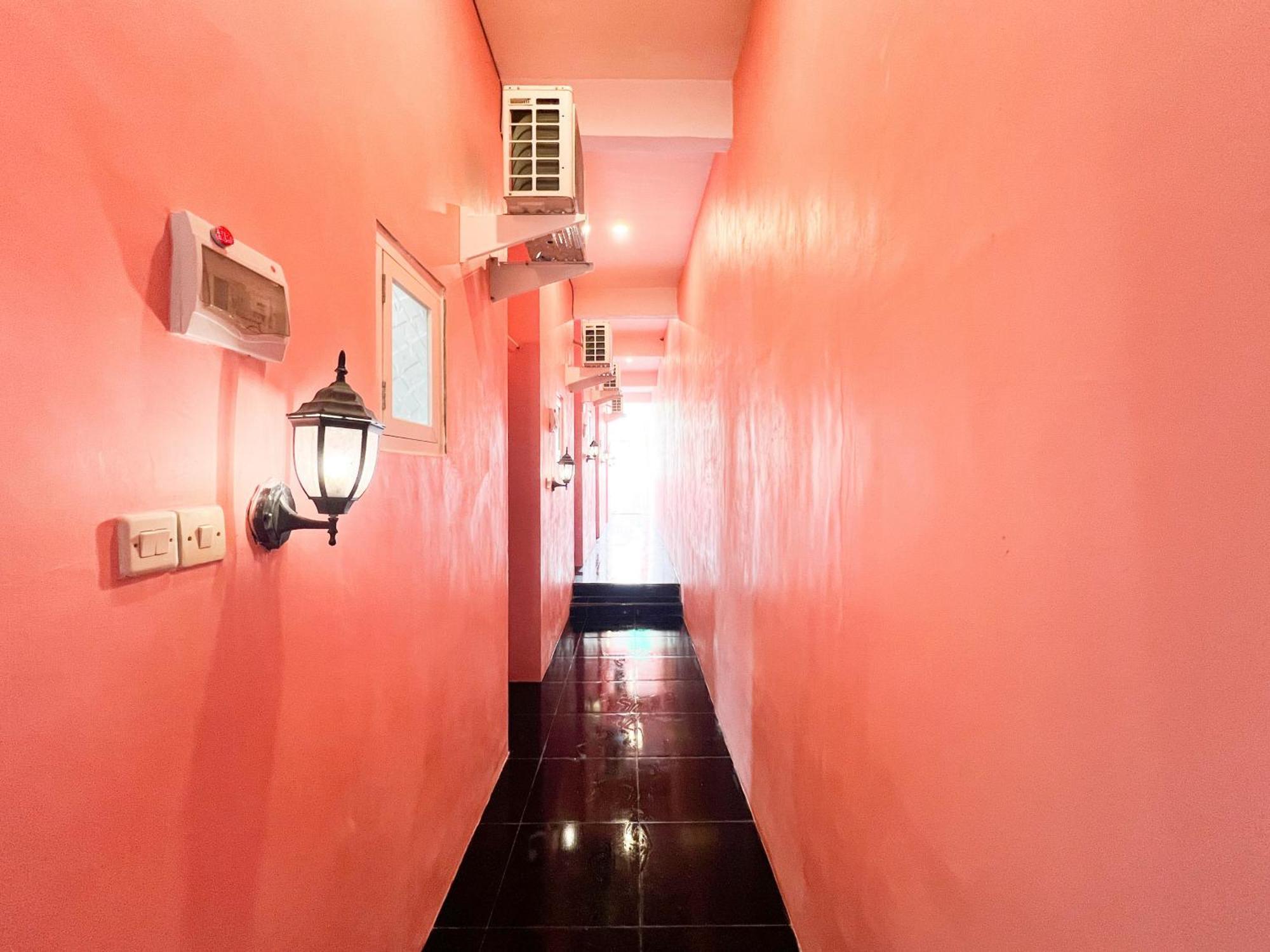 Reddoorz Near Sunrise Mall Mojokerto Exteriör bild