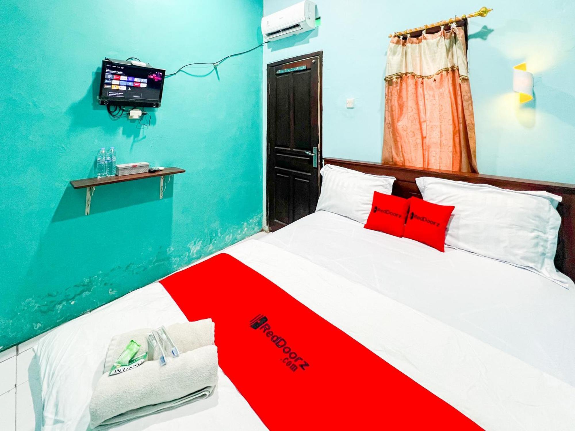 Reddoorz Near Sunrise Mall Mojokerto Exteriör bild