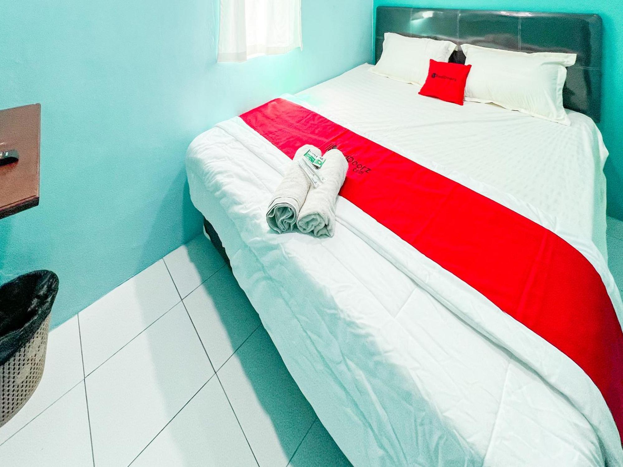 Reddoorz Near Sunrise Mall Mojokerto Exteriör bild