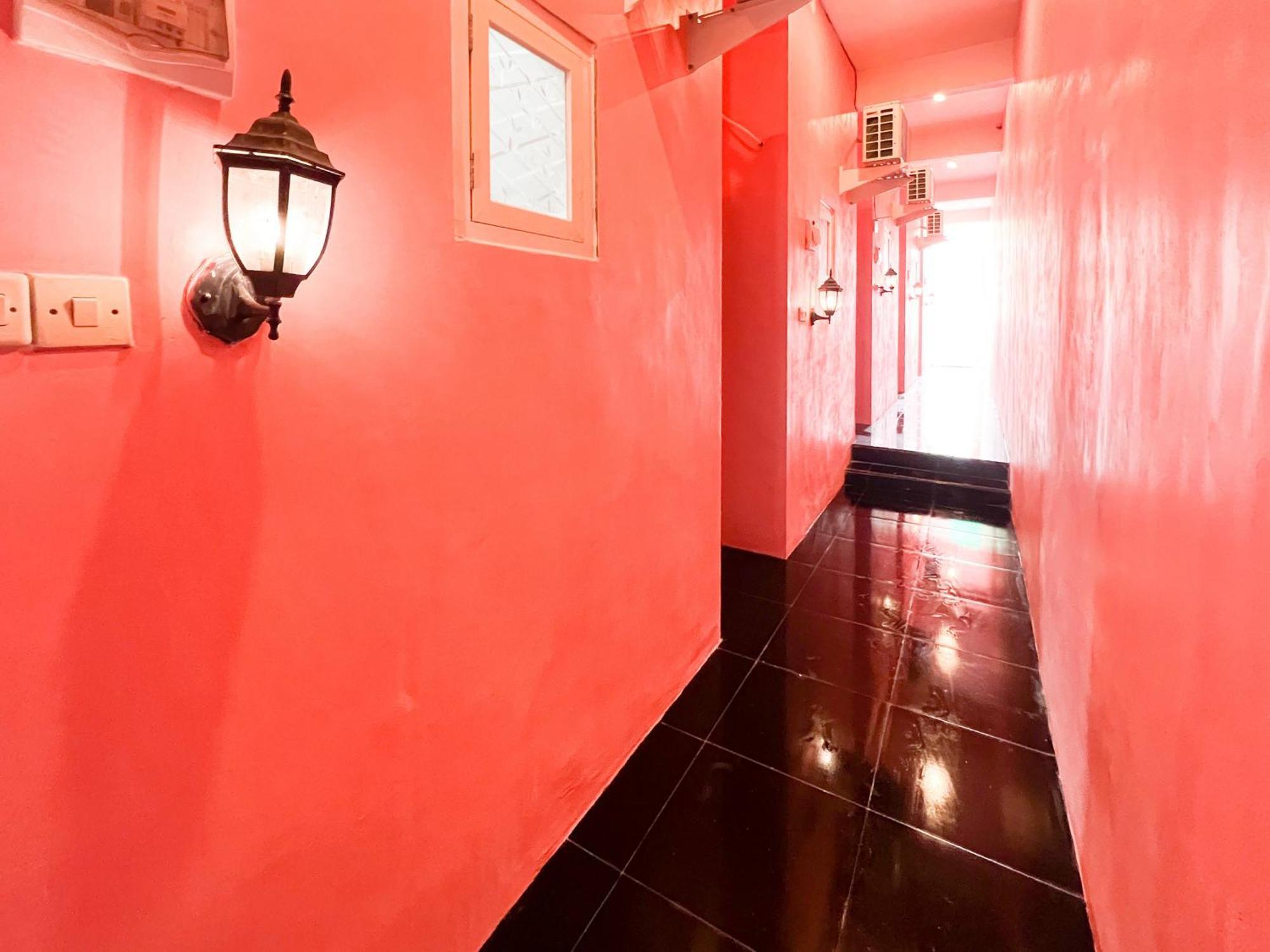 Reddoorz Near Sunrise Mall Mojokerto Exteriör bild