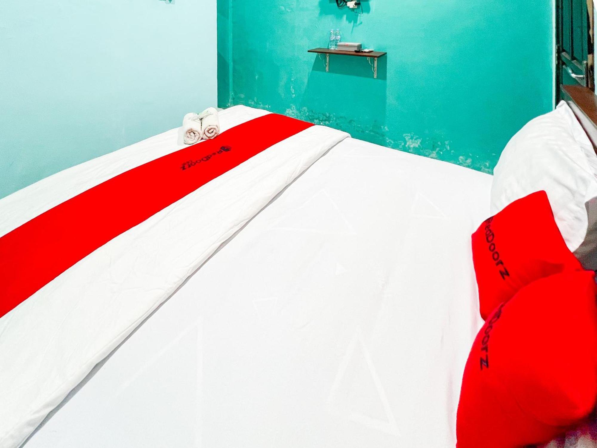 Reddoorz Near Sunrise Mall Mojokerto Exteriör bild