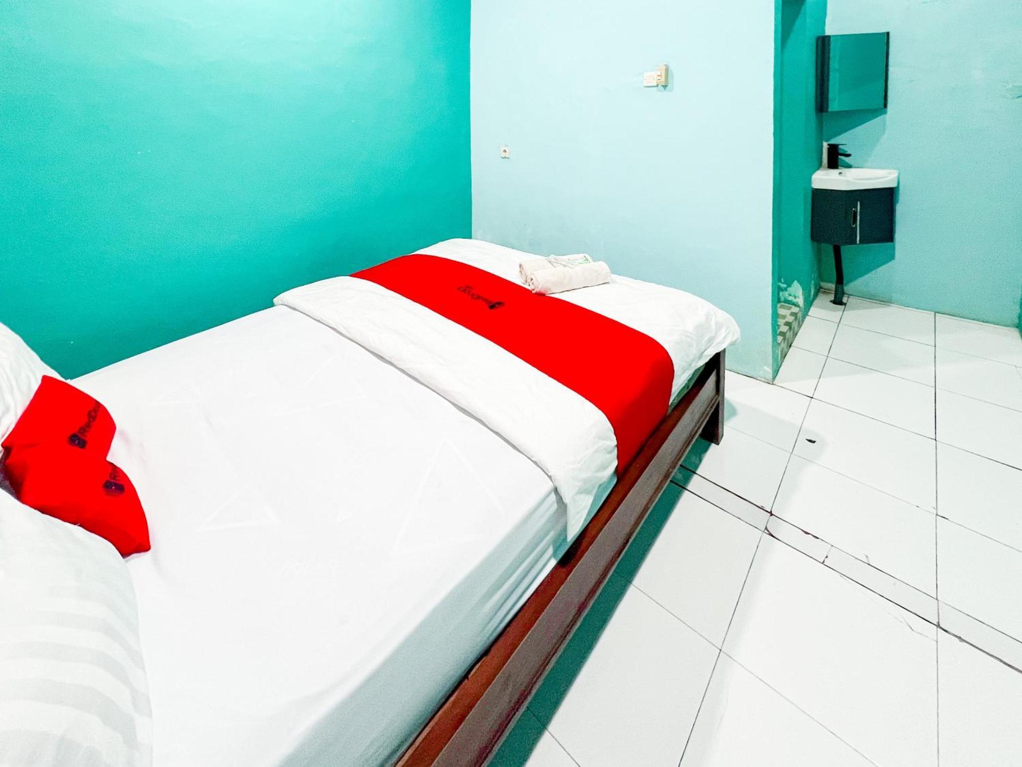 Reddoorz Near Sunrise Mall Mojokerto Exteriör bild
