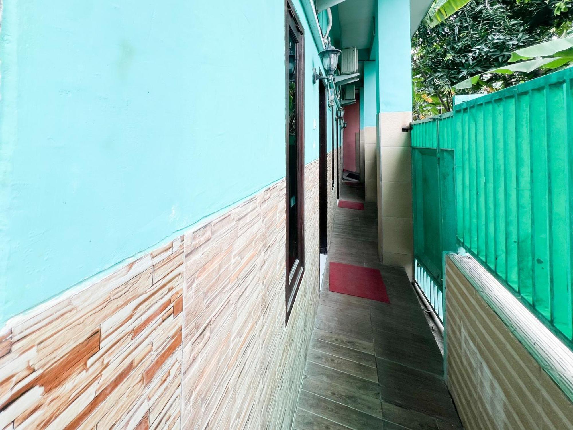 Reddoorz Near Sunrise Mall Mojokerto Exteriör bild