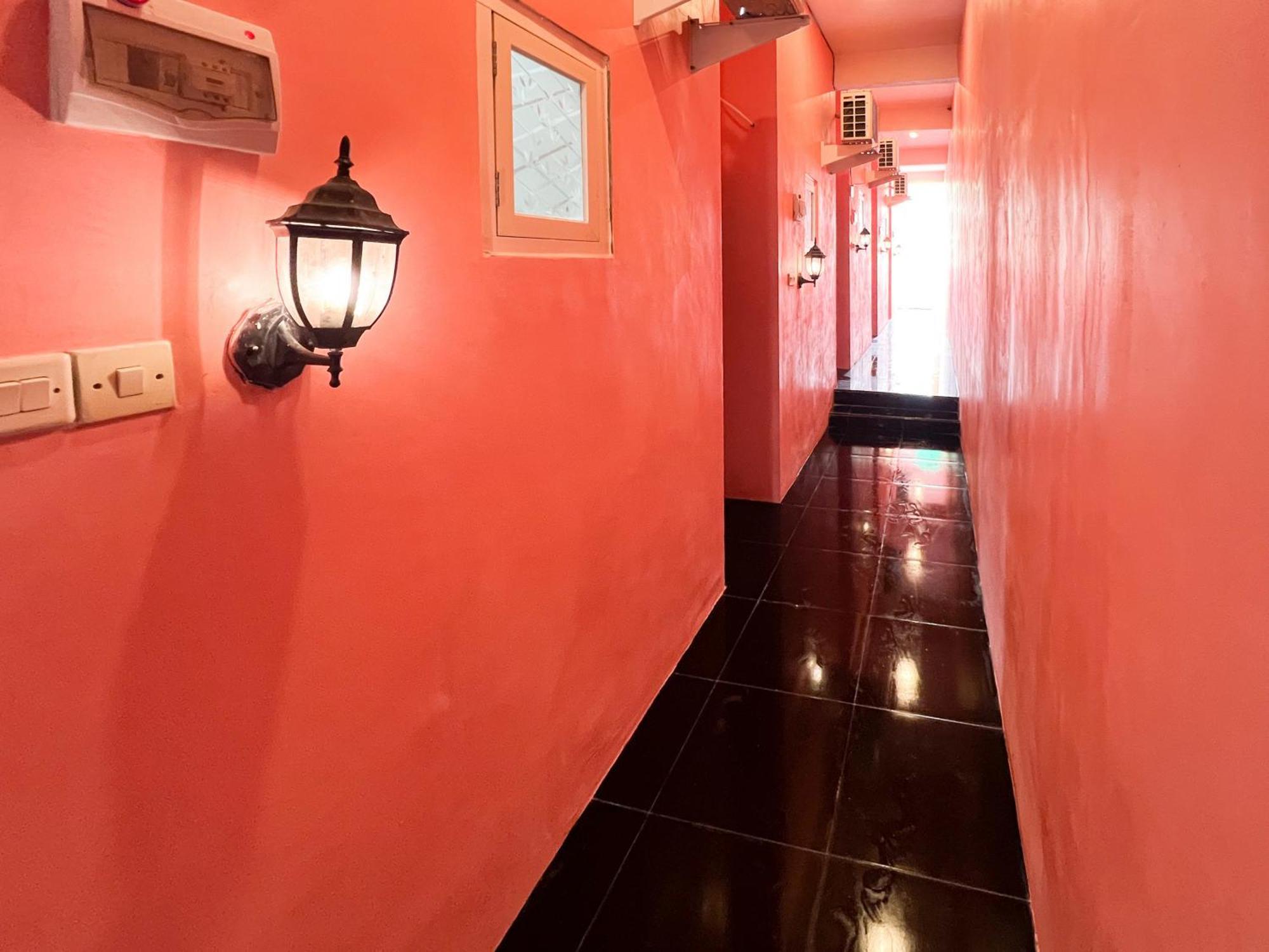 Reddoorz Near Sunrise Mall Mojokerto Exteriör bild